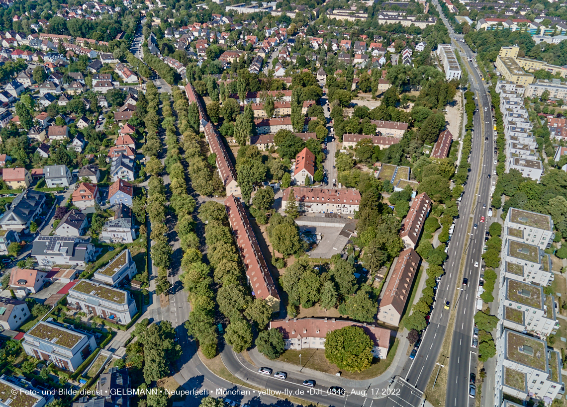 17.08.2022 - Luftbilder von der Baustelle Maikäfersiedlung in Berg am Laim